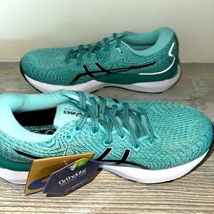 New in box ASICS gel Cumulus 24 size 8